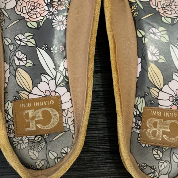 Gianni Bini velvet gold flat - Picture 2 of 4